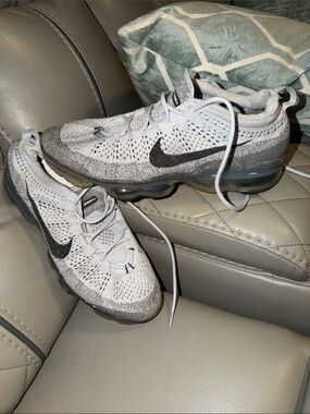 Nike Light Grey Vapormax Flyknit Sneakers